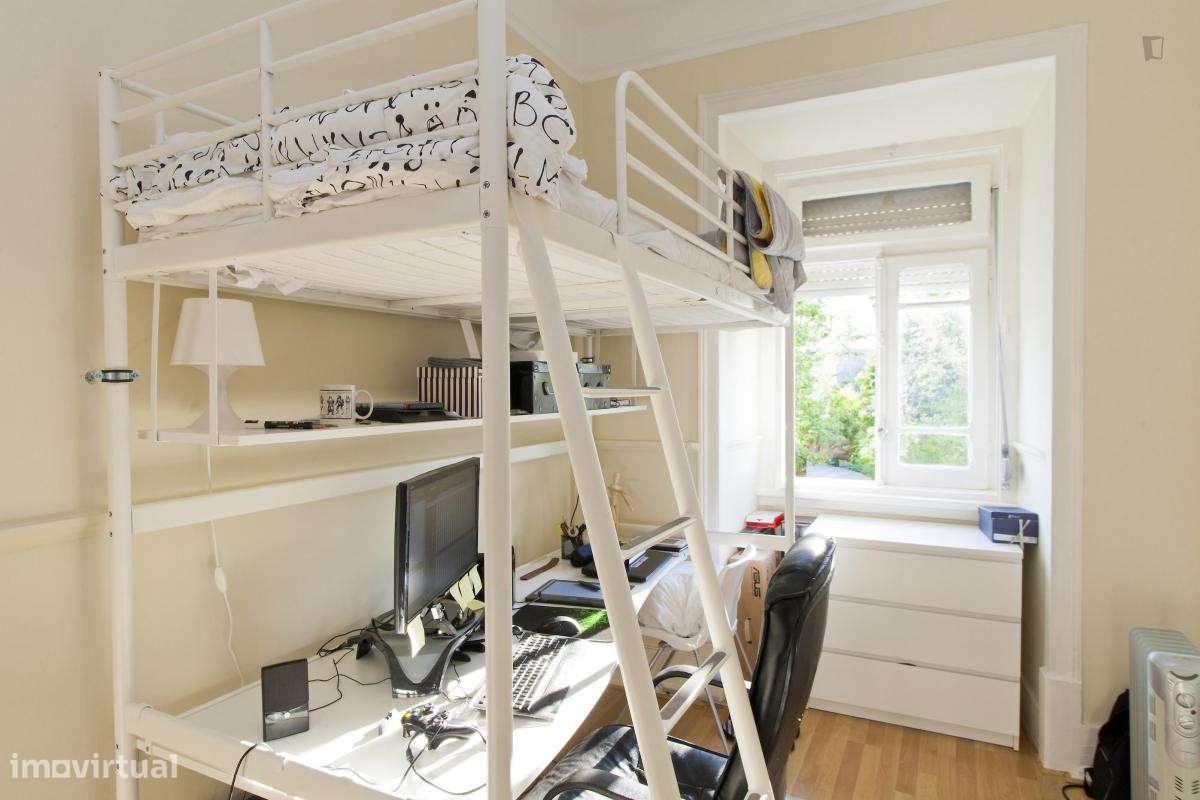 Quarto - localizado em São Sebastião Lisbon - Grande imagem: 3/6