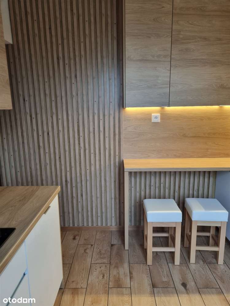 Trzy pokoje i kuchnia ogrodzony blok cegła parking-8