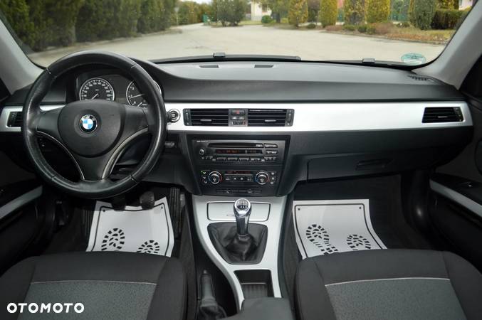 BMW Seria 3 320i - 13