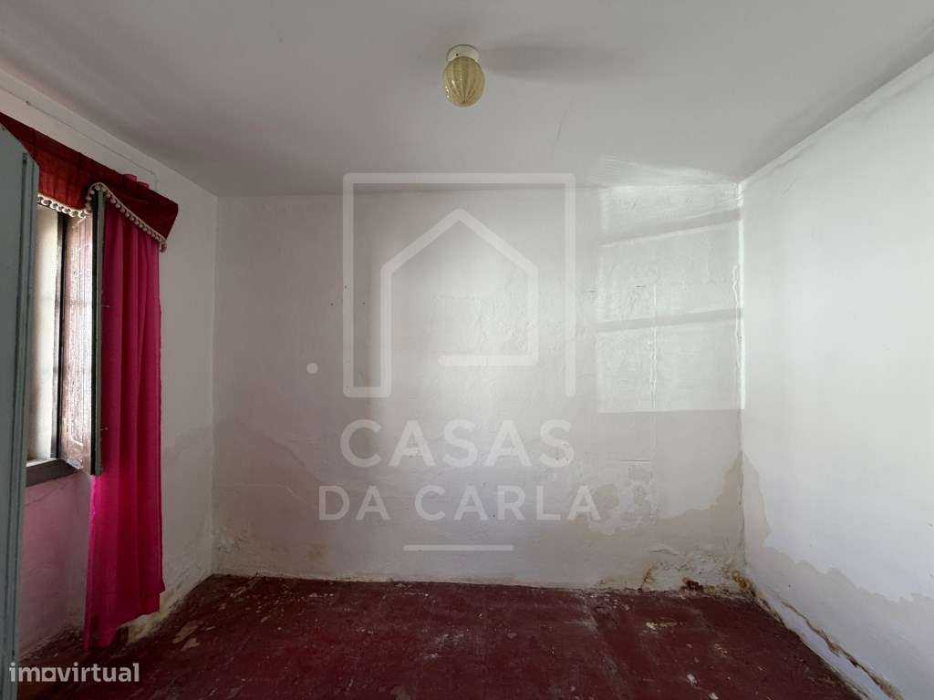 Moradia T4 com quintal e garagem em Cuba para obras - Grande imagem: 4/25