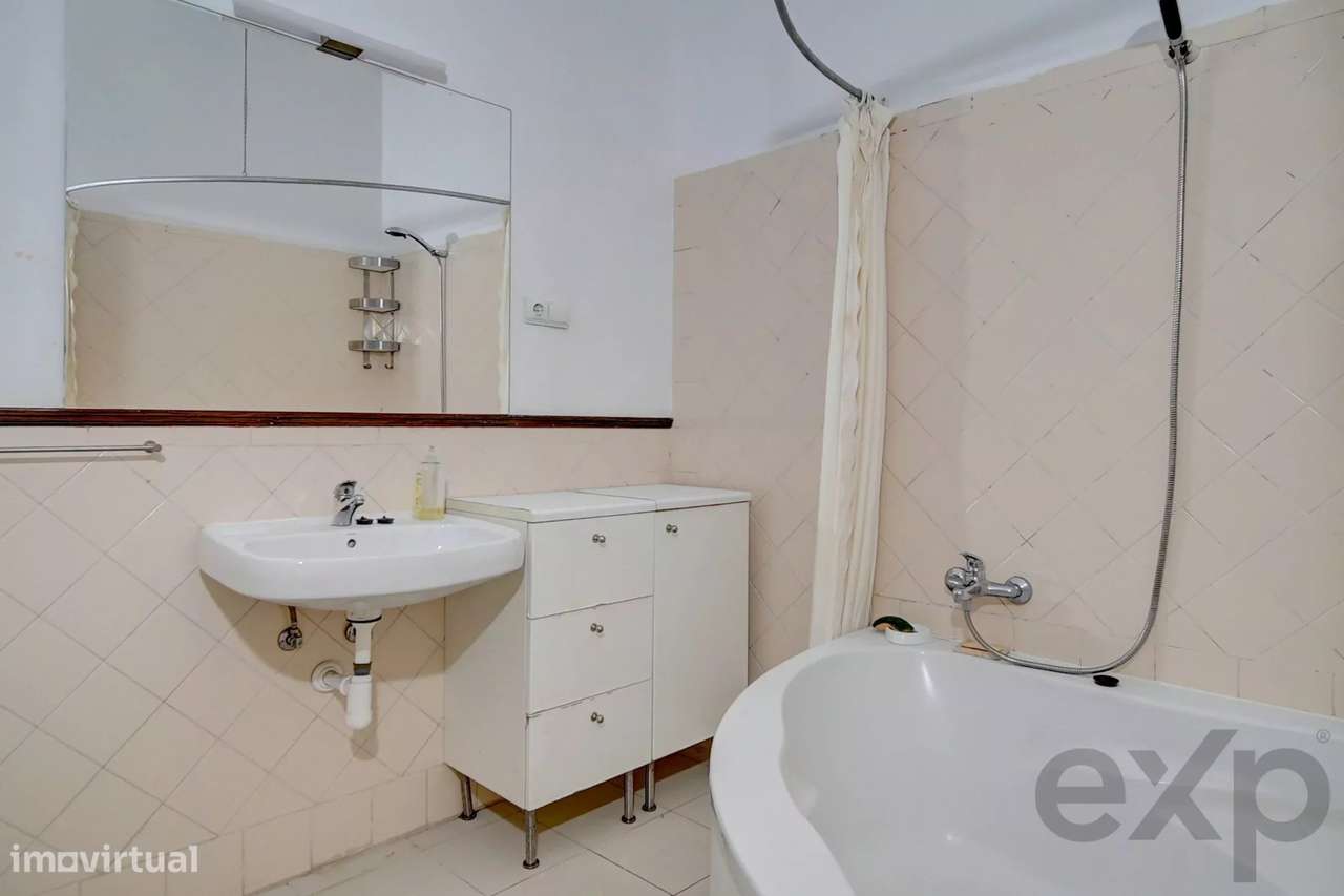 Apartamento T1+1 junto ao Jardim da Estrela – Lisboa-6