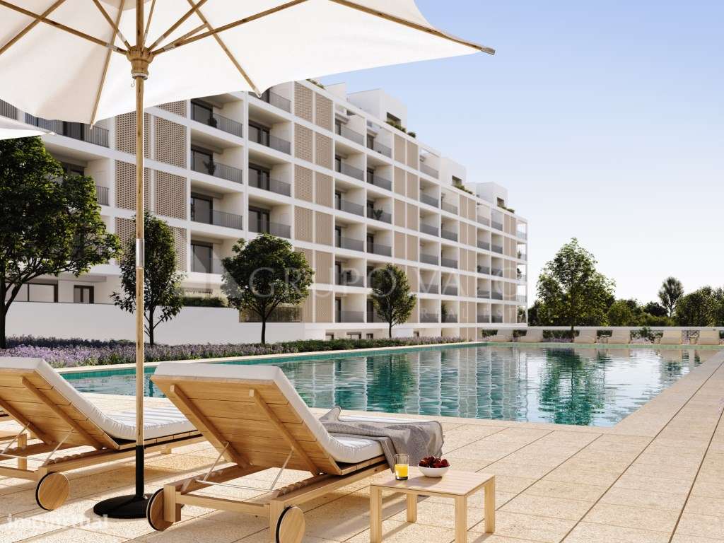 Apartamento T4 em Condomínio com Piscina | St.º António dos Cavaleiros-6