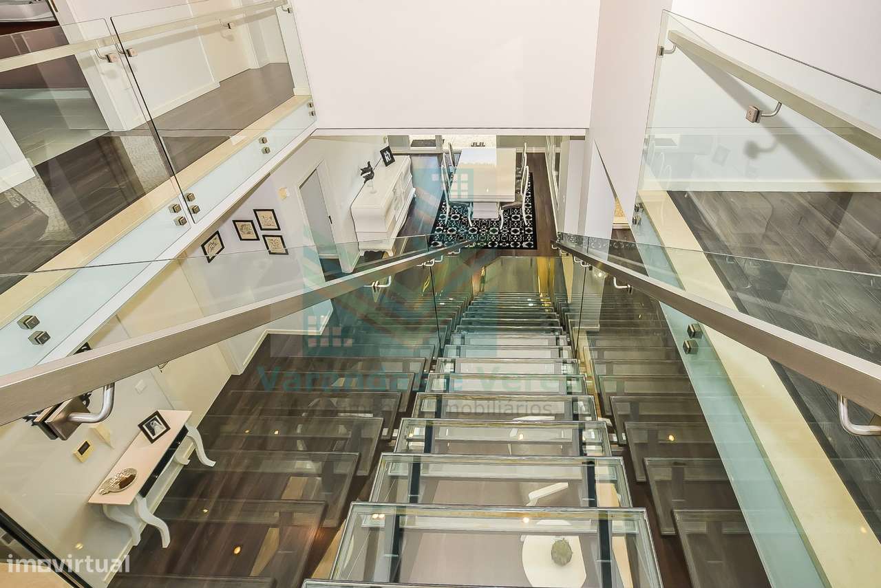 Moradia de luxo T5 com piscina e anexo-18