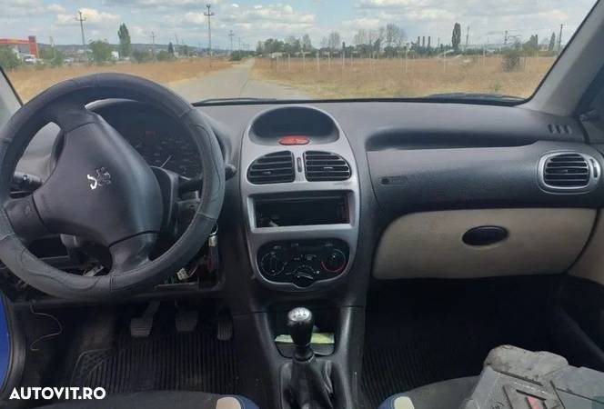 Dezmembrez Peugeot 206 1.4 HDI 2004 - 6