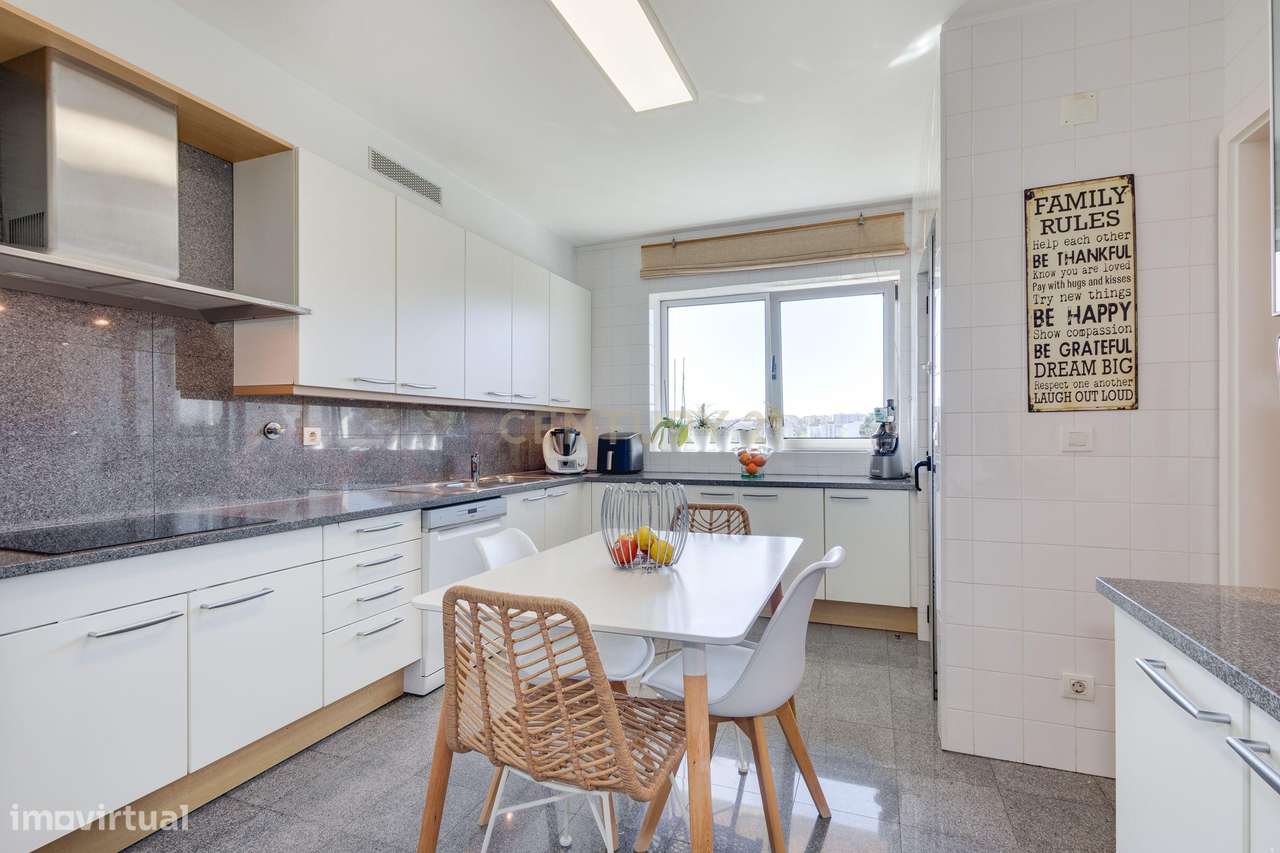 T4+1 na 1ª linha Condomínio fechado Parque das Conchas-24