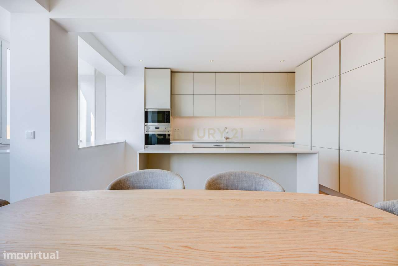 Fantástico T4 Alvalade com varandas, estacionamento e arrecadação-37