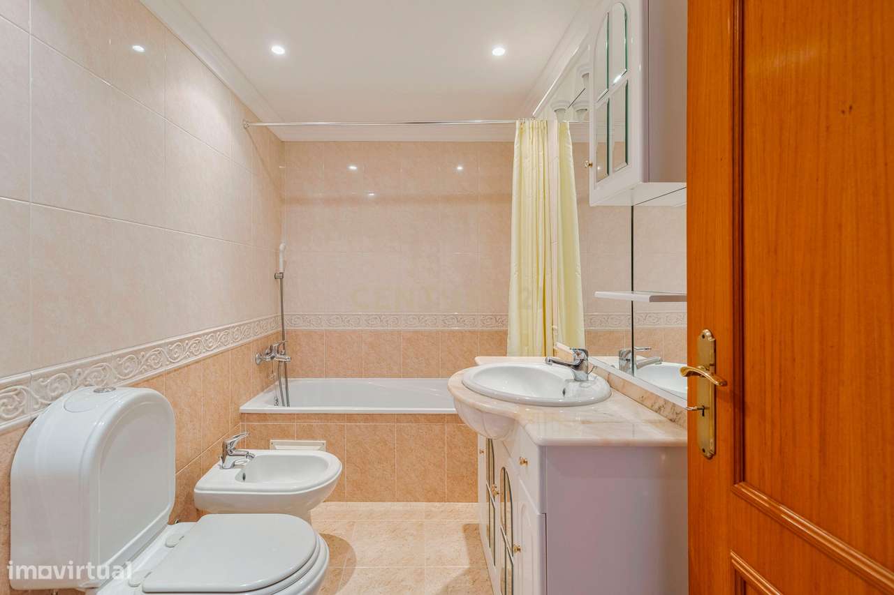 Apartamento T3  Feijó Almada Parque da Paz-9