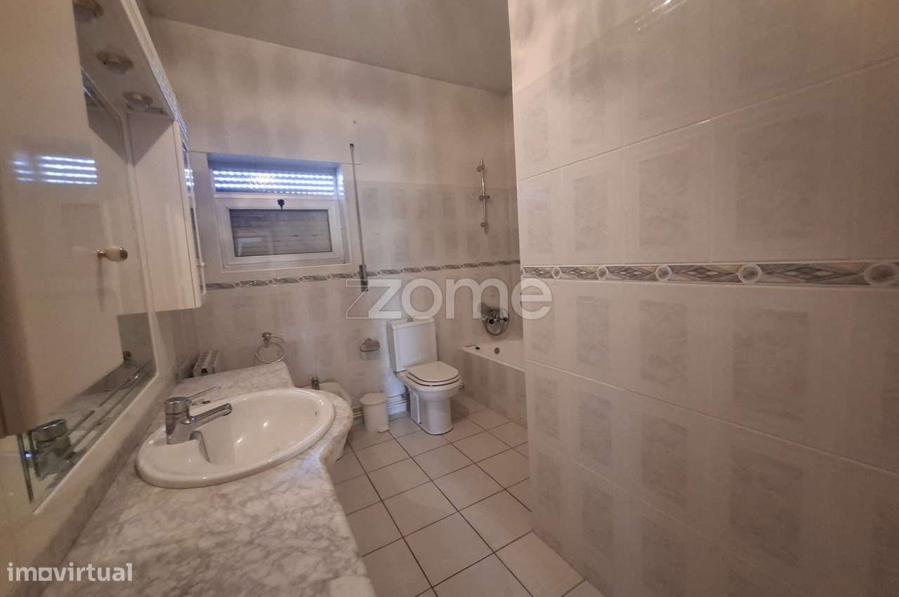 Espetacular Moradia T4 com Jardim e Garagem em Chaves-13