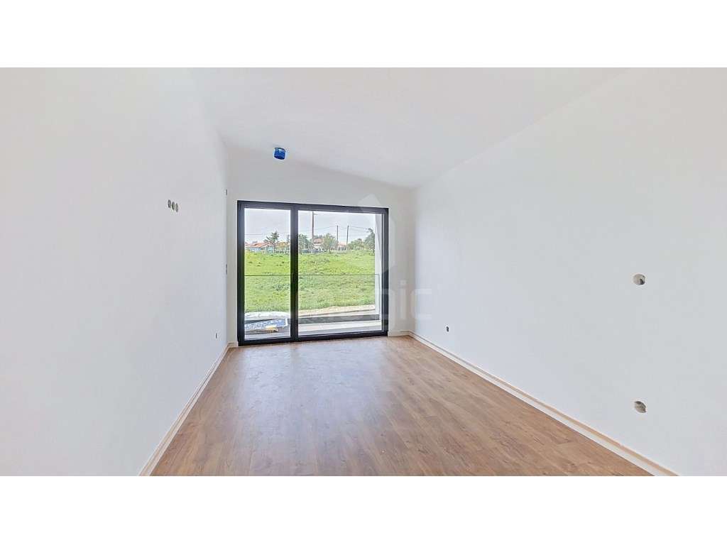 Moradia T3+1 Ericeira com piscina e jardim-24