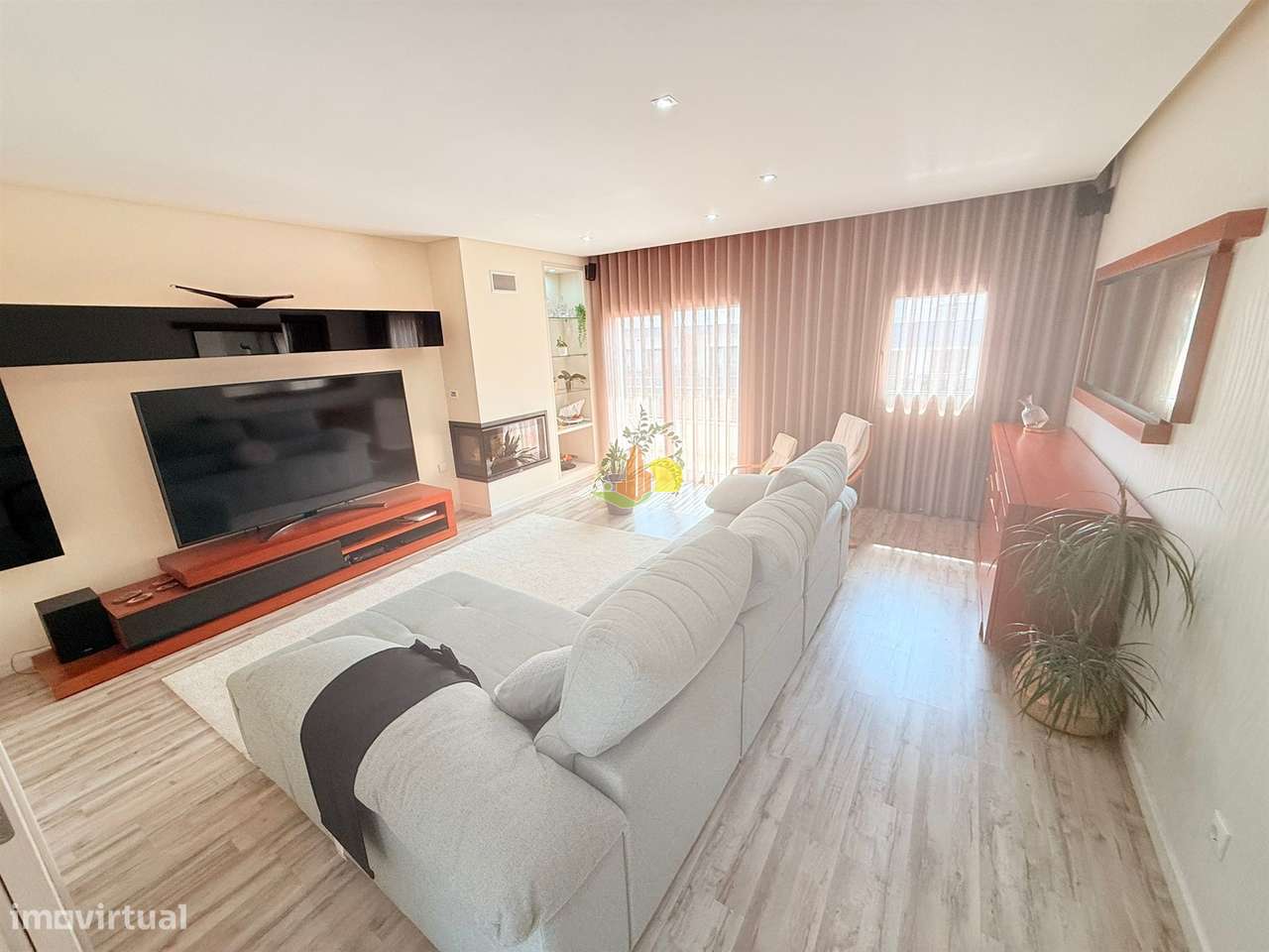 T4+1 Duplex com garagem dupla e terraço privativo-12