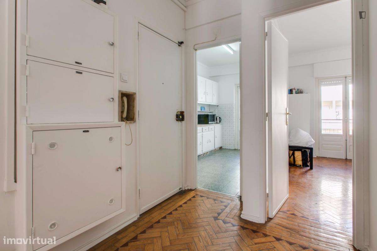 Quarto - localizado em Benfica Lisbon - Grande imagem: 3/7