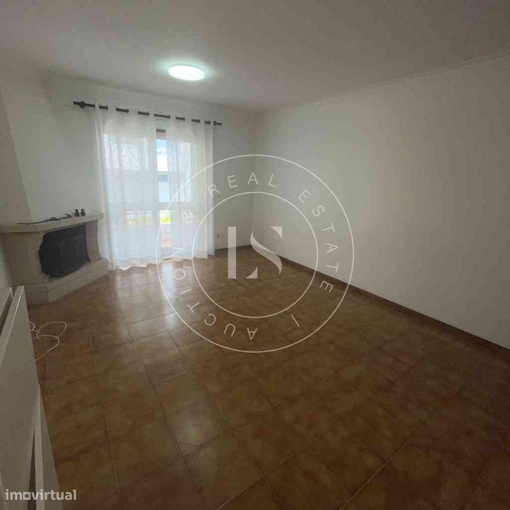 Apartamento T2 com Garagem e Arrumos | Urb. dos Altos | Cidade da Maia-5