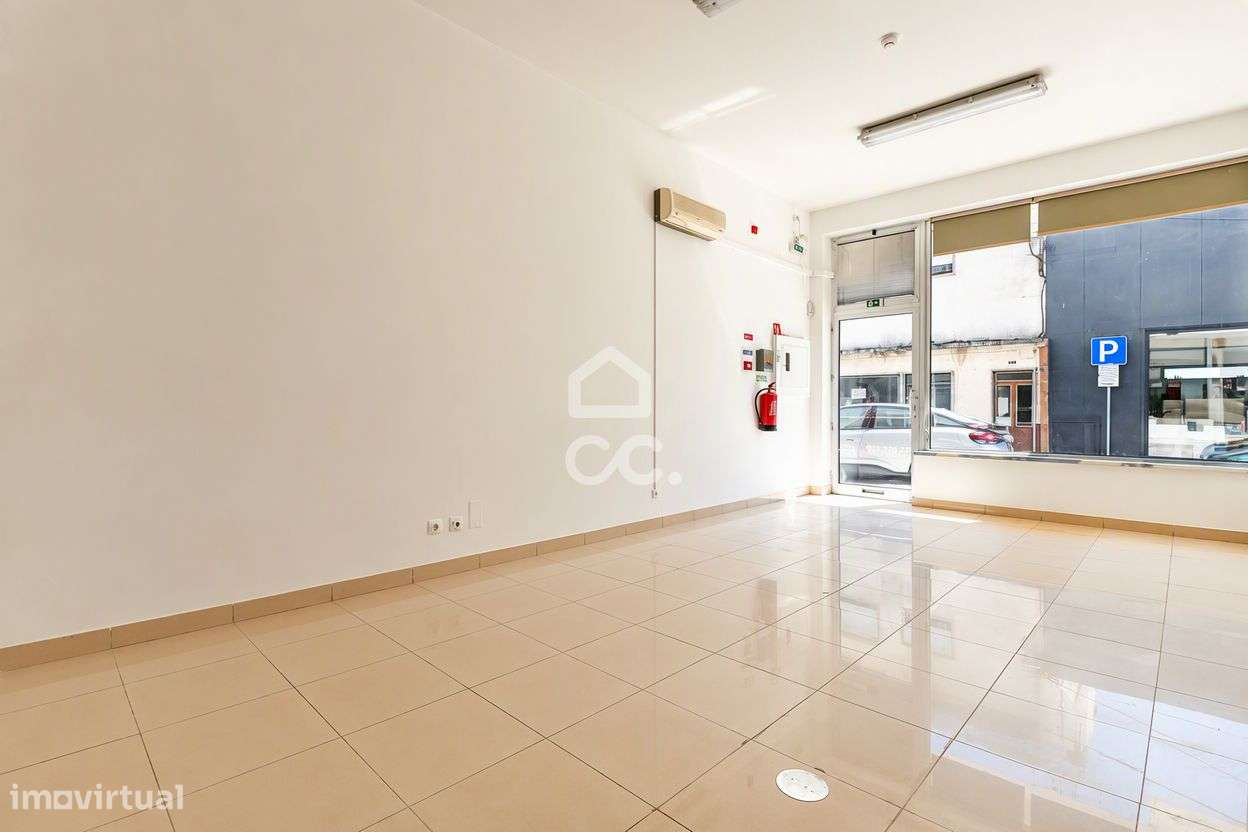 LOJA PARA ARRENDAMENTO – CENTRO DE AVELAR, ANSIÃO-2