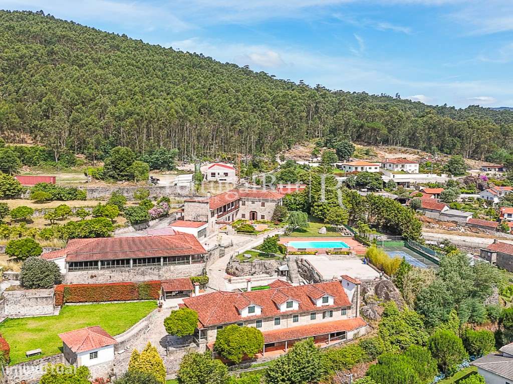 Propriedade histórica com 11.000 m² de terreno - Grande imagem: 4/46