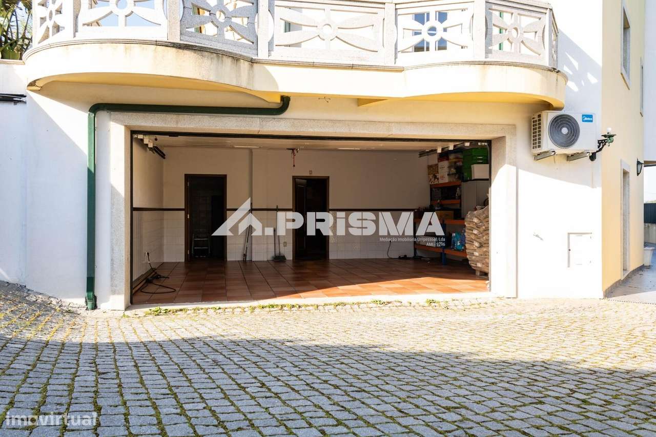 Moradia T5 para Venda em C. Branco-39