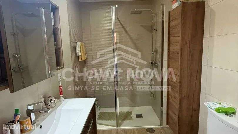 Apartamento T2 no último andar com 3 varandas e garagem-8