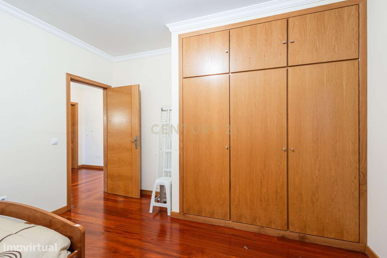 Moradia V4 + Moradia para Restauro + 1000 m² de terreno em Tabuado, Ma-5