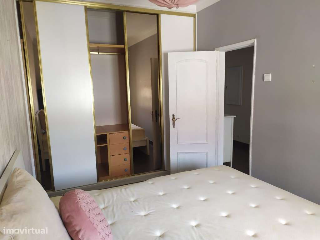 T2 remodelado e semiequipado na Amadora-7