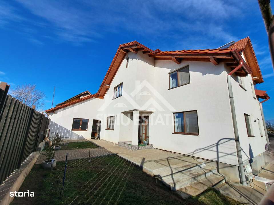 Casa Sibiu, garaj si pivnita, 5 camere, 2 bai, curte mare - Imagine principală: 1/19