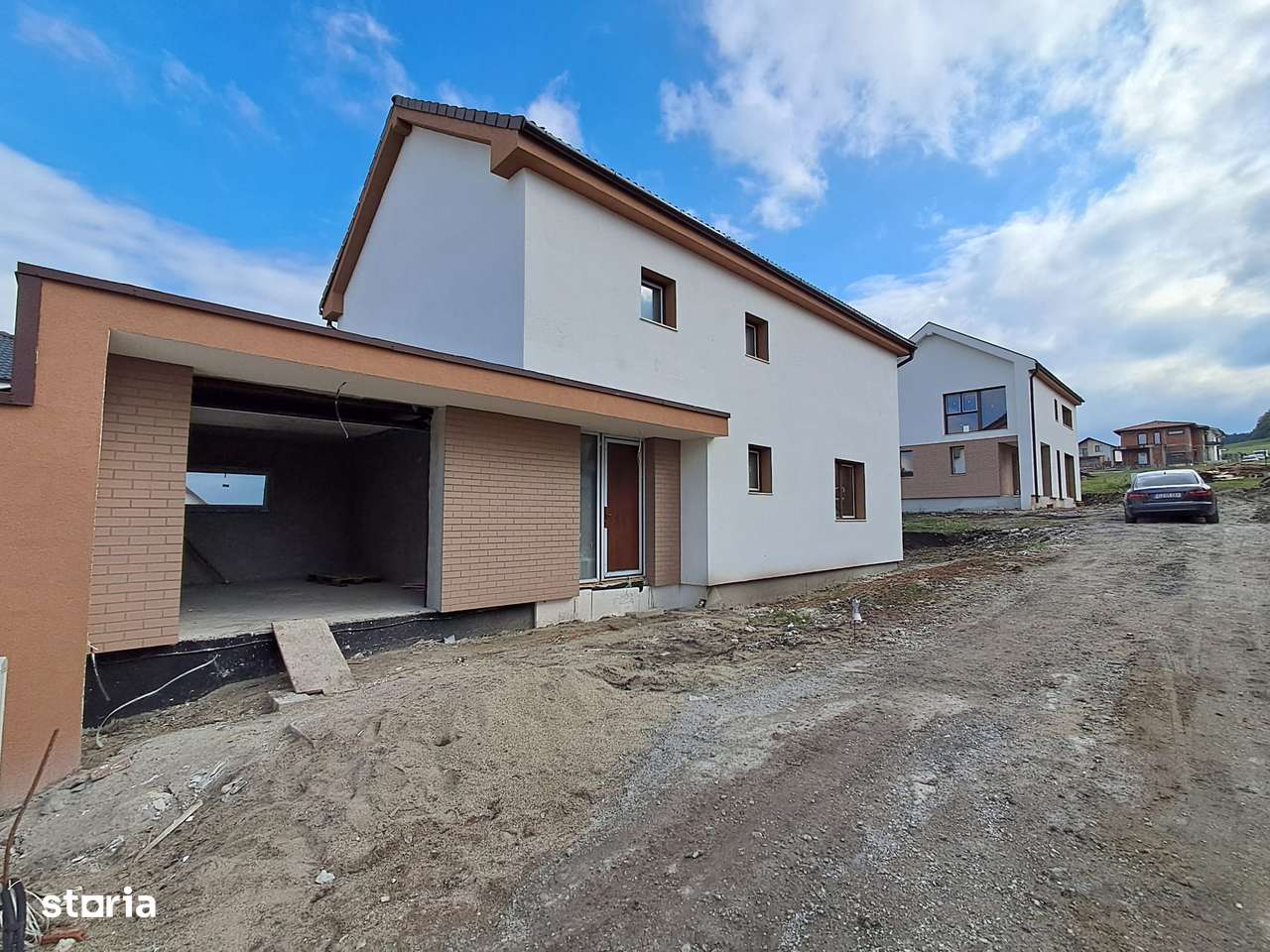 Casa cuplata prin garaj 23 mp, sup. totala 147 mp P+E in Chinteni-0