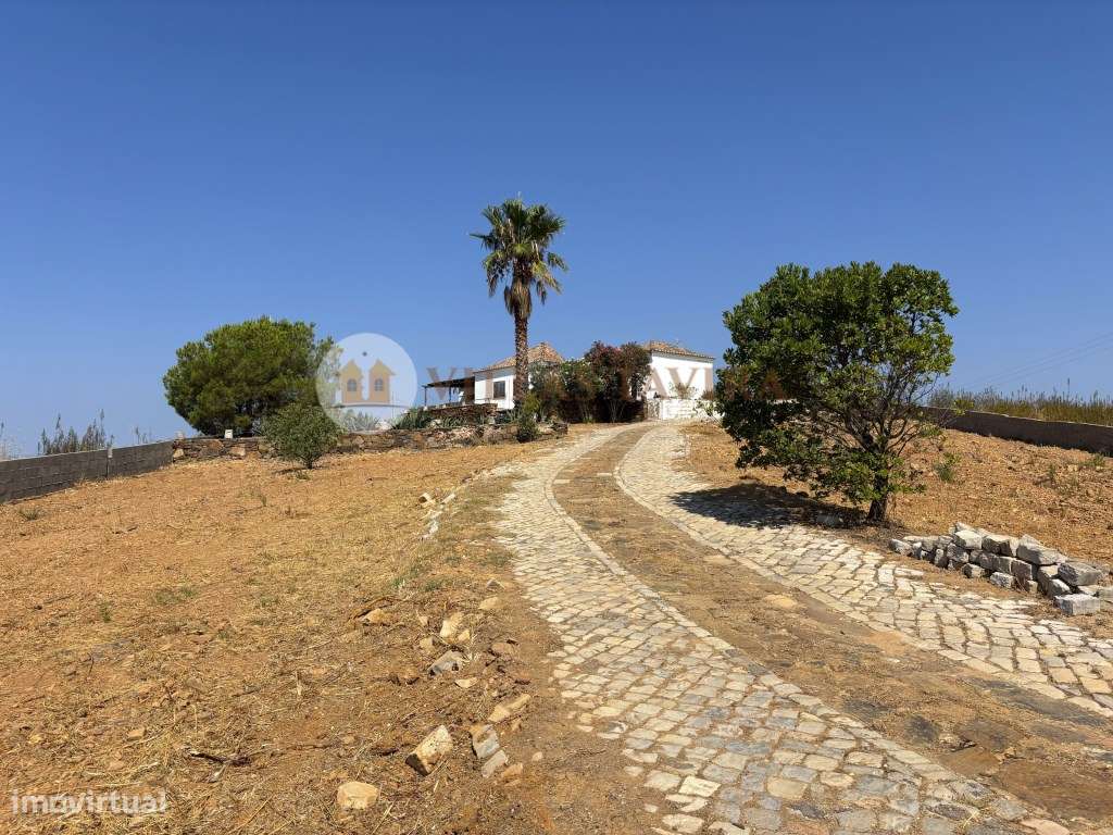 Moradia de estilo tradicional- Charme, vistas sob a Serra e Mar-10