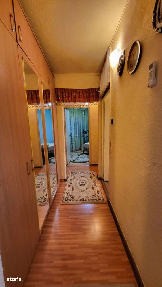 Vanzare apartament 3 camere, str. Victoriei, zona Mall - Imagine principală: 2/9
