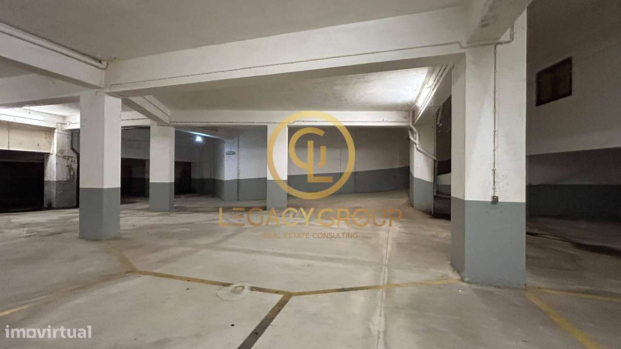 Parqueamento com 787m² situado no centro de Carvoeiro -  Lagoa-12