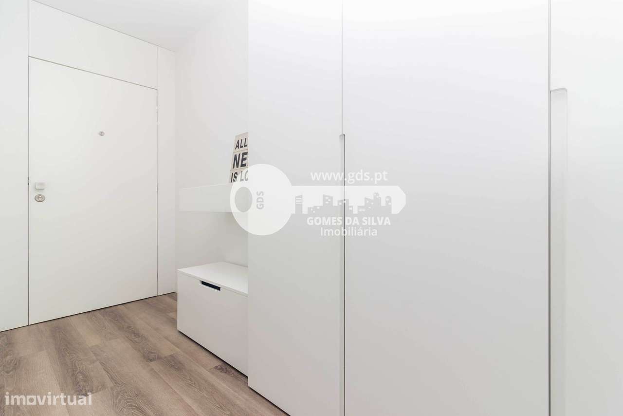 Apartamento T2 Moderno e Totalmente Mobilado e Equipado - Grande imagem: 2/54