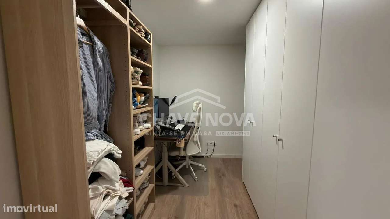 Apartamento T1+1 Como Novo c/ Lugar de Garagem em Santa Marinha (VL8)-26