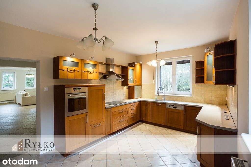 Przestrzenny dom w ciszy, z możliwą działalnością-5