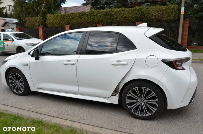 Toyota Corolla 2.0 Hybrid Team Deutschland - 8