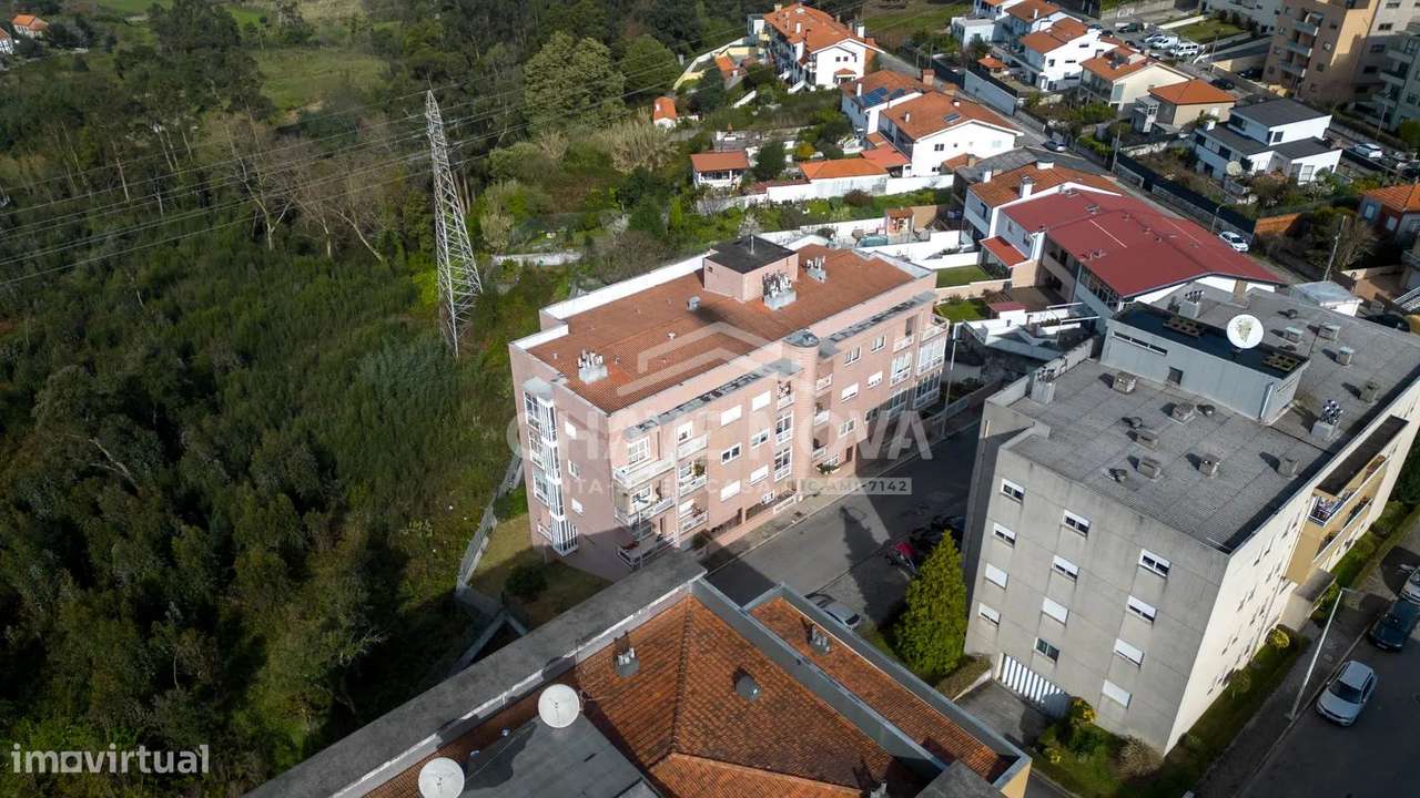 Apartamento T2 c/ varanda em Canelas-22