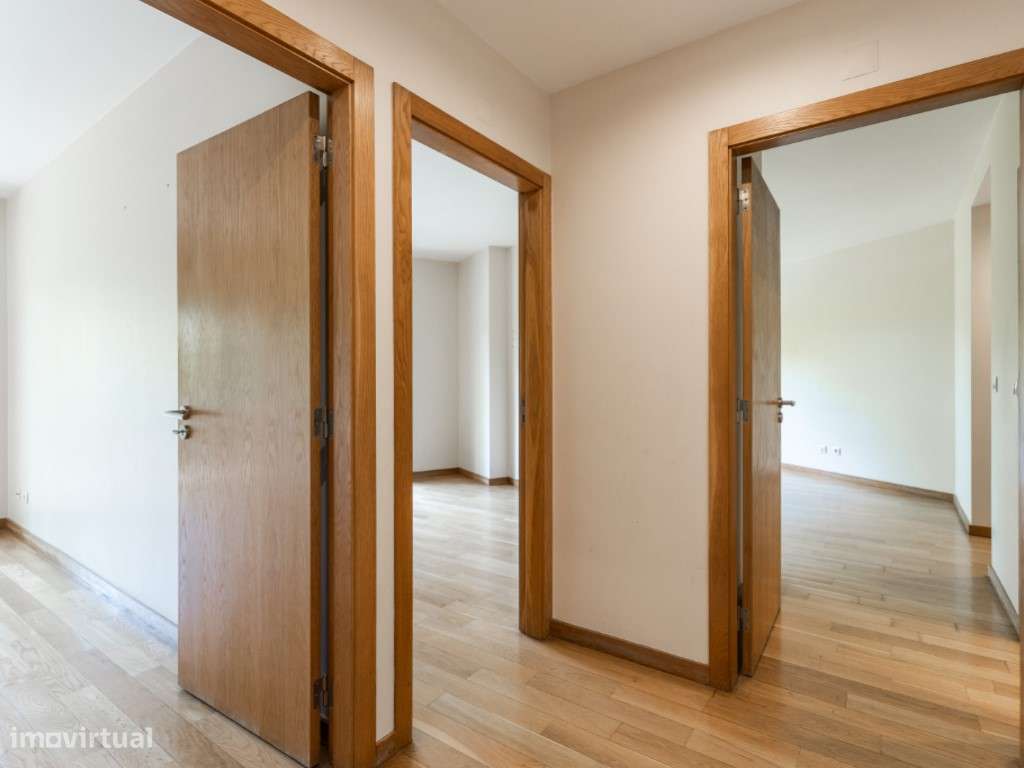 T3 com garagem e varanda com 23m2 - Colinas do Cruzeiro, Odivelas-19