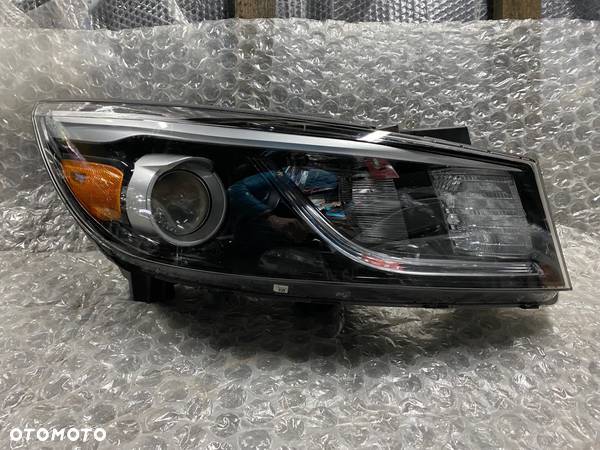 LAMPA PRAWA ZWYKŁA SOCZEWKA KIA CARNIVAL SEDONA 92102-A9040 2015- - 1