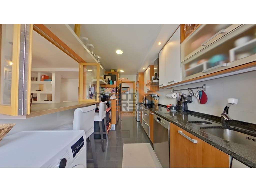 Situado na Urb. Jardim da Amoreira, Exclusivo T2 com vista desafoga...-7