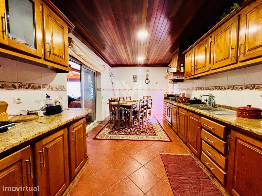 Moradia T3 com comércio para venda em Geraz do Lima, Viana do Castelo-3