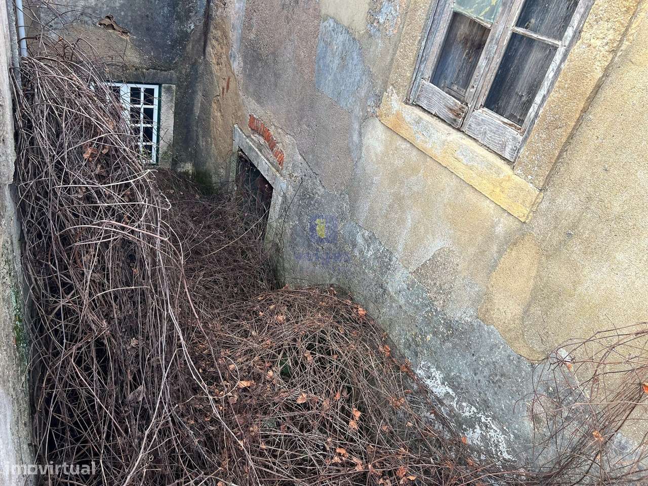 Baixa de Preço !!!! Villa para Recuperação na Labrujeira - Ventosa - A-31