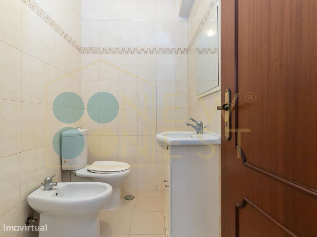 Apartamento T3 com elevador e parqueamento, junto ao Hospital-23