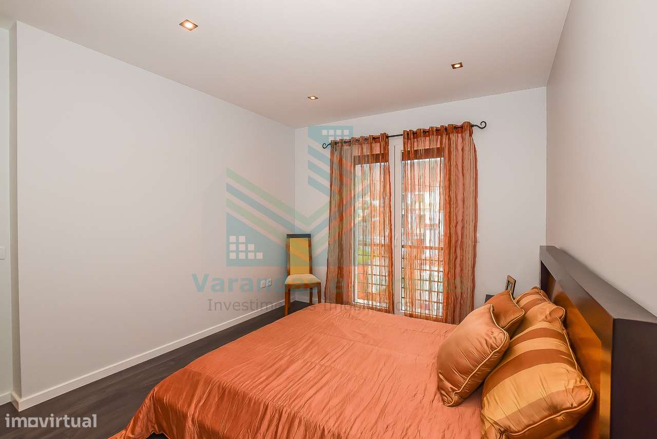 Moradia de luxo T5 com piscina e anexo-35