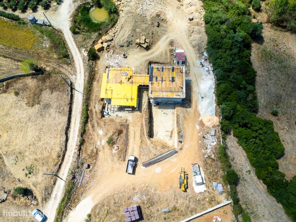 Moradia T4 moderna em construção com piscina em Évora de Alcobaça-19