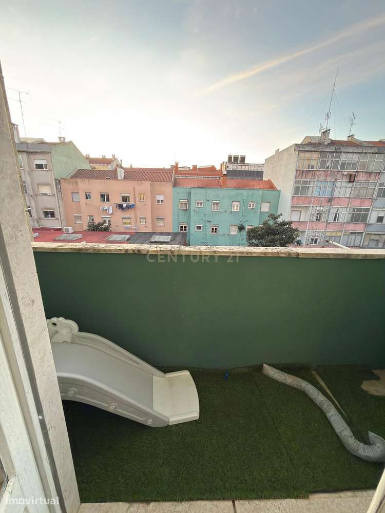 T2 no centro da Amadora, junto ao Babilónia e Metro-8