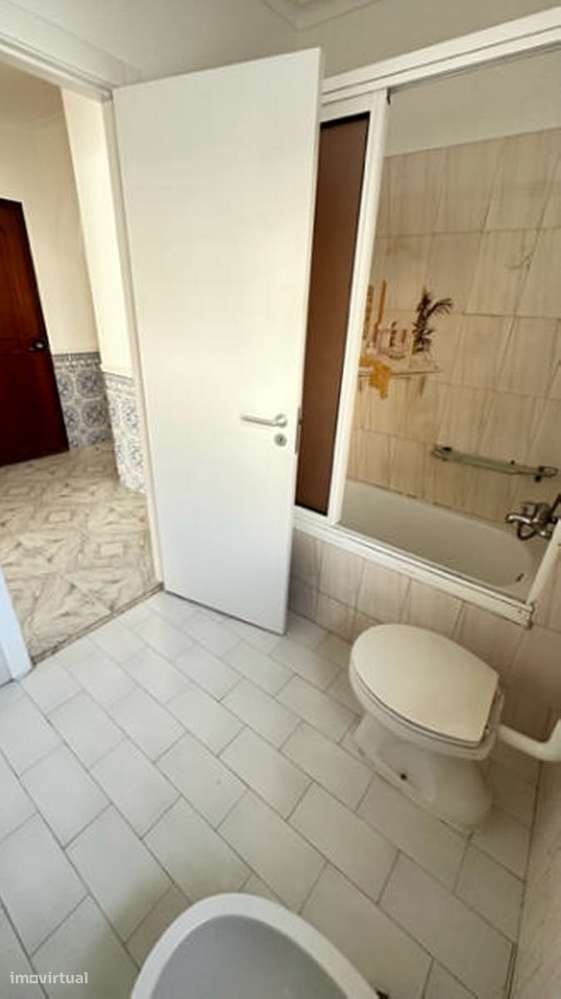 Apartamento T2 à venda na Avenida Santa Maria, Cacem-7