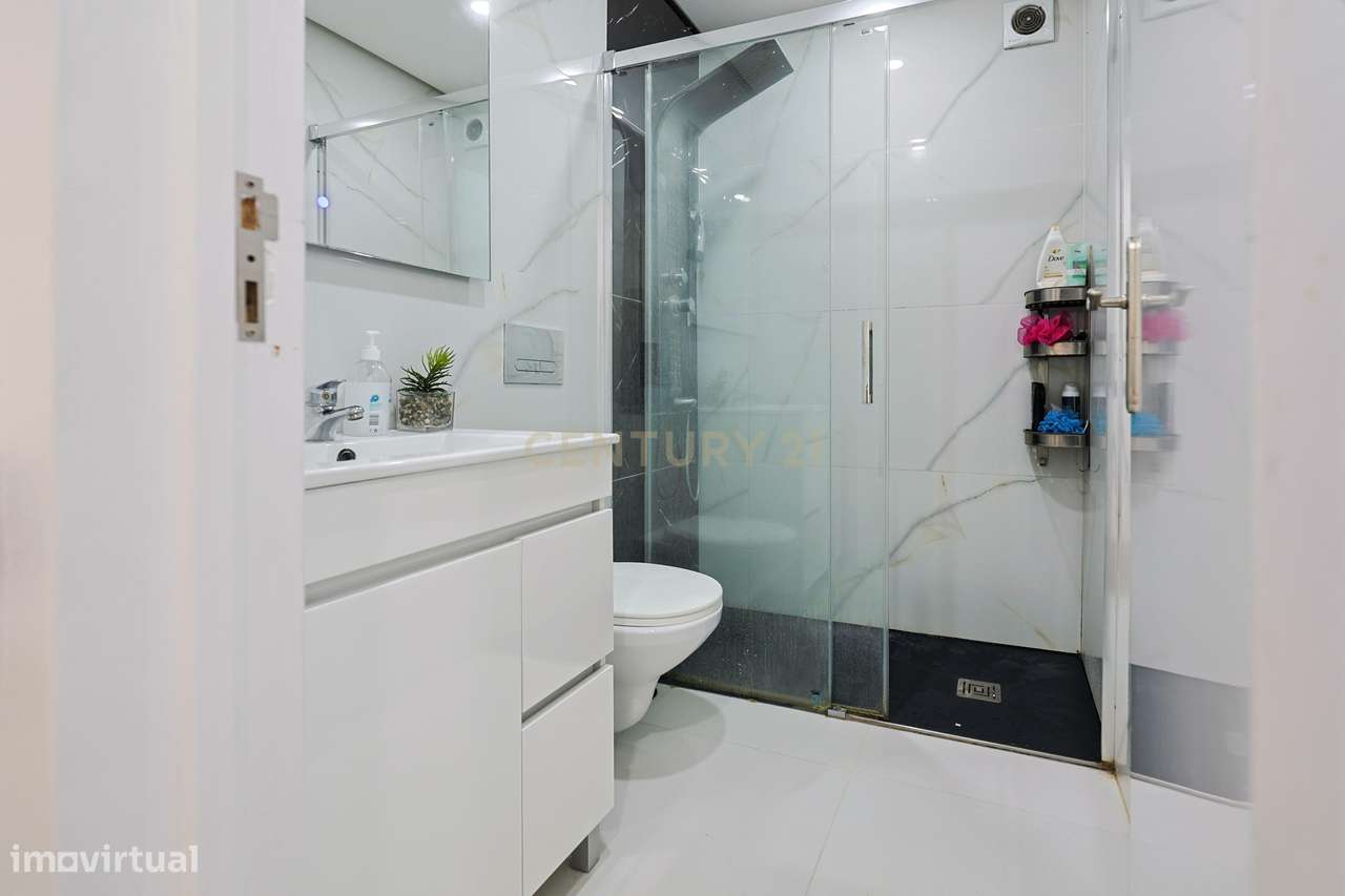 Apartamento T2 Renovado em Corroios, Seixal-9