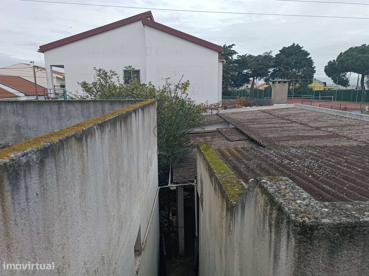 Terreno Urbano de 270m2 com Viabilidade de Construção de 162m2, Vila C-17