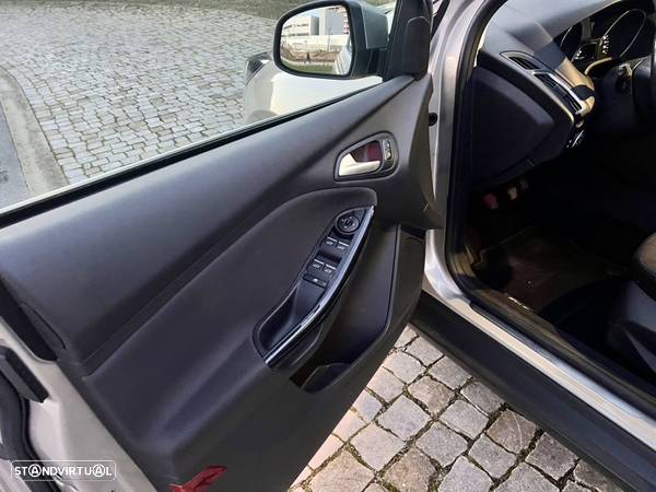 Ford Focus 1.0 EcoBoost S&S COOL&CONNECT DESIGN - 12