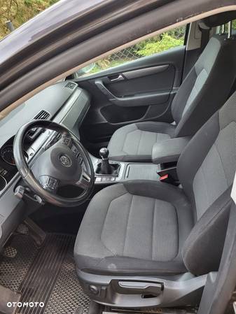 Volkswagen Passat 2.0 TDI Comfortline - 8