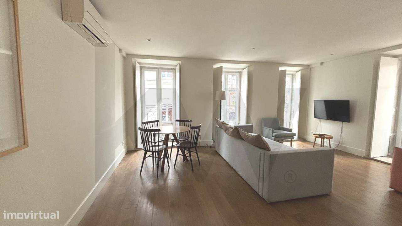 T1 com Varandas na Rua do Poço dos Negros - Grande imagem: 2/18