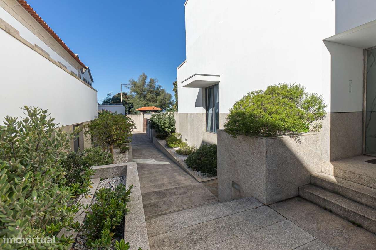 Moradia T3, em Leça da Palmeira na 1ª Linha de Mar-35