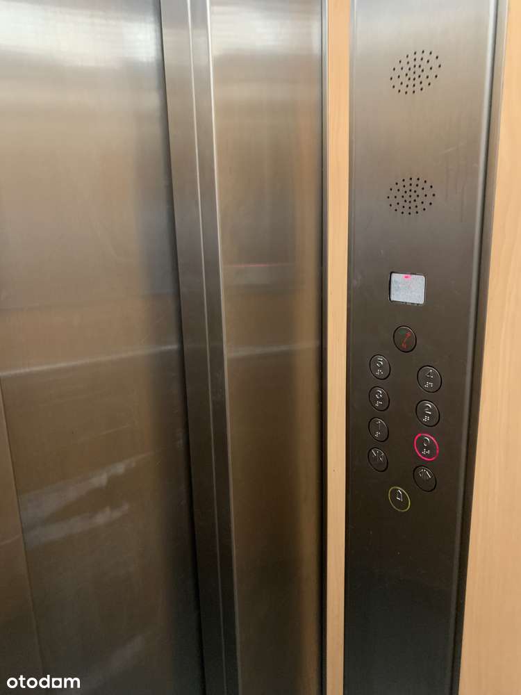 Plac Centralny,2 pokoje, po remoncie, winda, słoneczne, do wejścia-19