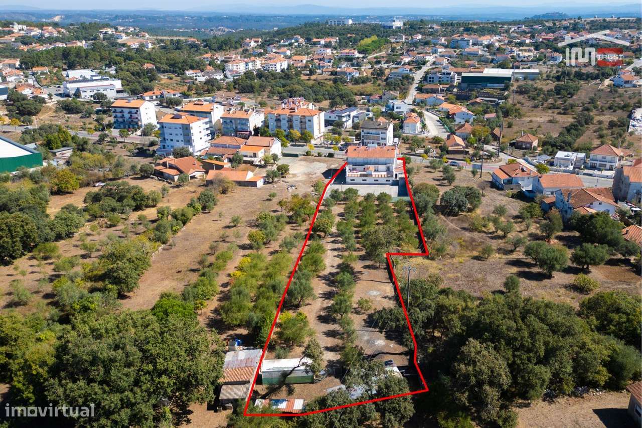 Prédio para habitação e serviços na Av. dos Pastorinhos, Fátima - Grande imagem: 4/40